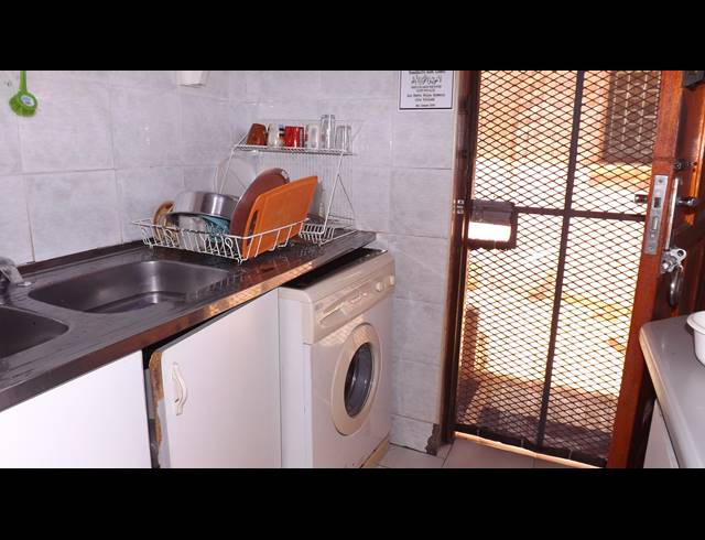 6 BEDROOM HOUSE FOR SALE IN MEREWENT